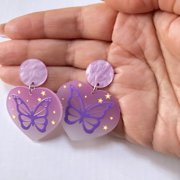 BNWT Heart Shaped Butterfly Resin Earrings with Golden Stars - Picture 7 of 11